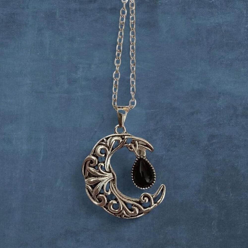 ꧁ᬊᬁ whimsigoth silver moon necklace ᬊ᭄꧂